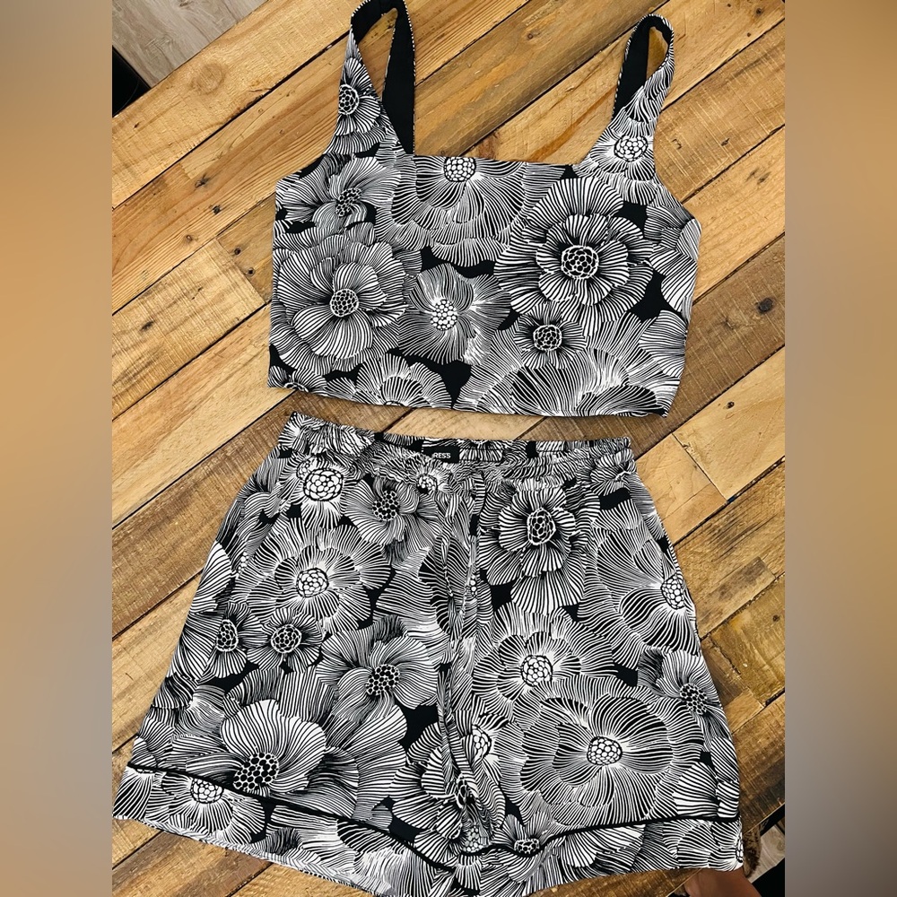 Express Black and White Floral Women Shorts
